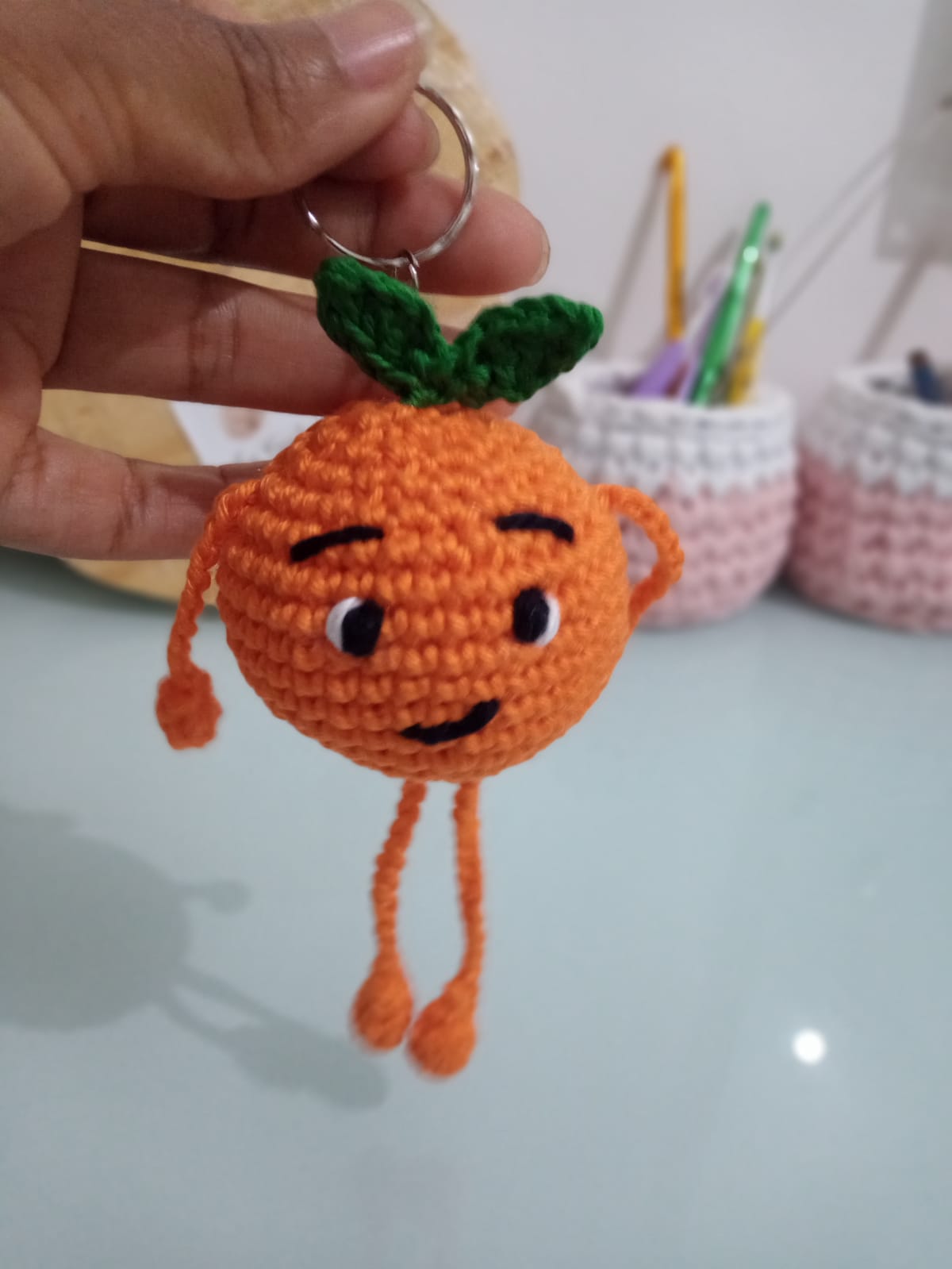 Chaveiro de laranja em amigurumi